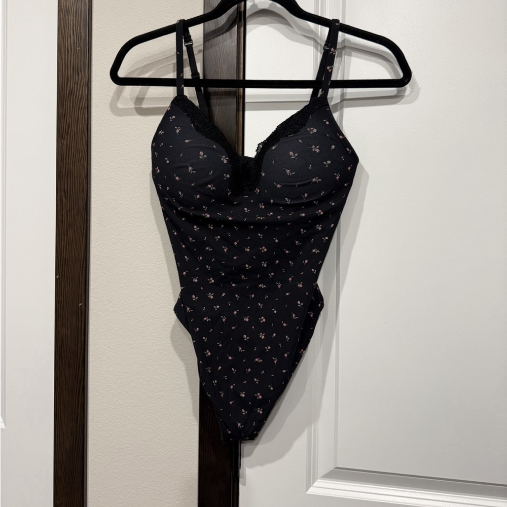 Skims Fits Everybody Lace Push Up Bodysuit - Onyx Rosebud Print